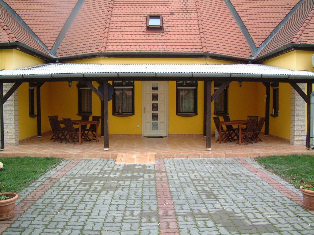 Kisecset-Vendeghaz Hotel Exterior photo